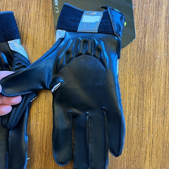 Nike D-Tack 5 Football Gloves NWT - Picture 4 of 7